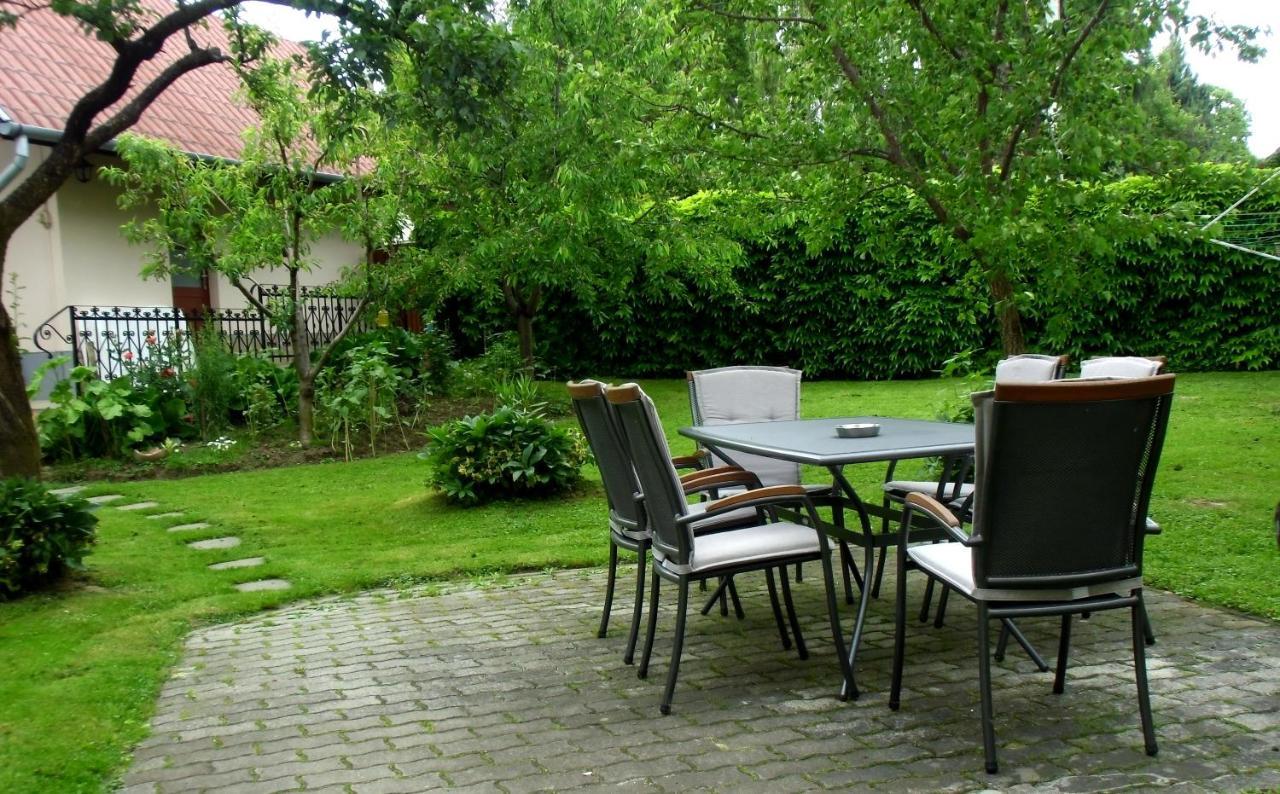 Illes Vendeghaz Hotel Keszthely Exterior photo