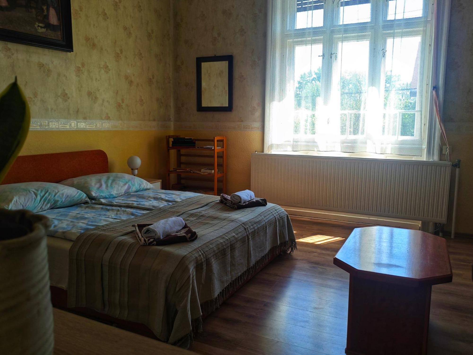 Illes Vendeghaz Hotel Keszthely Exterior photo