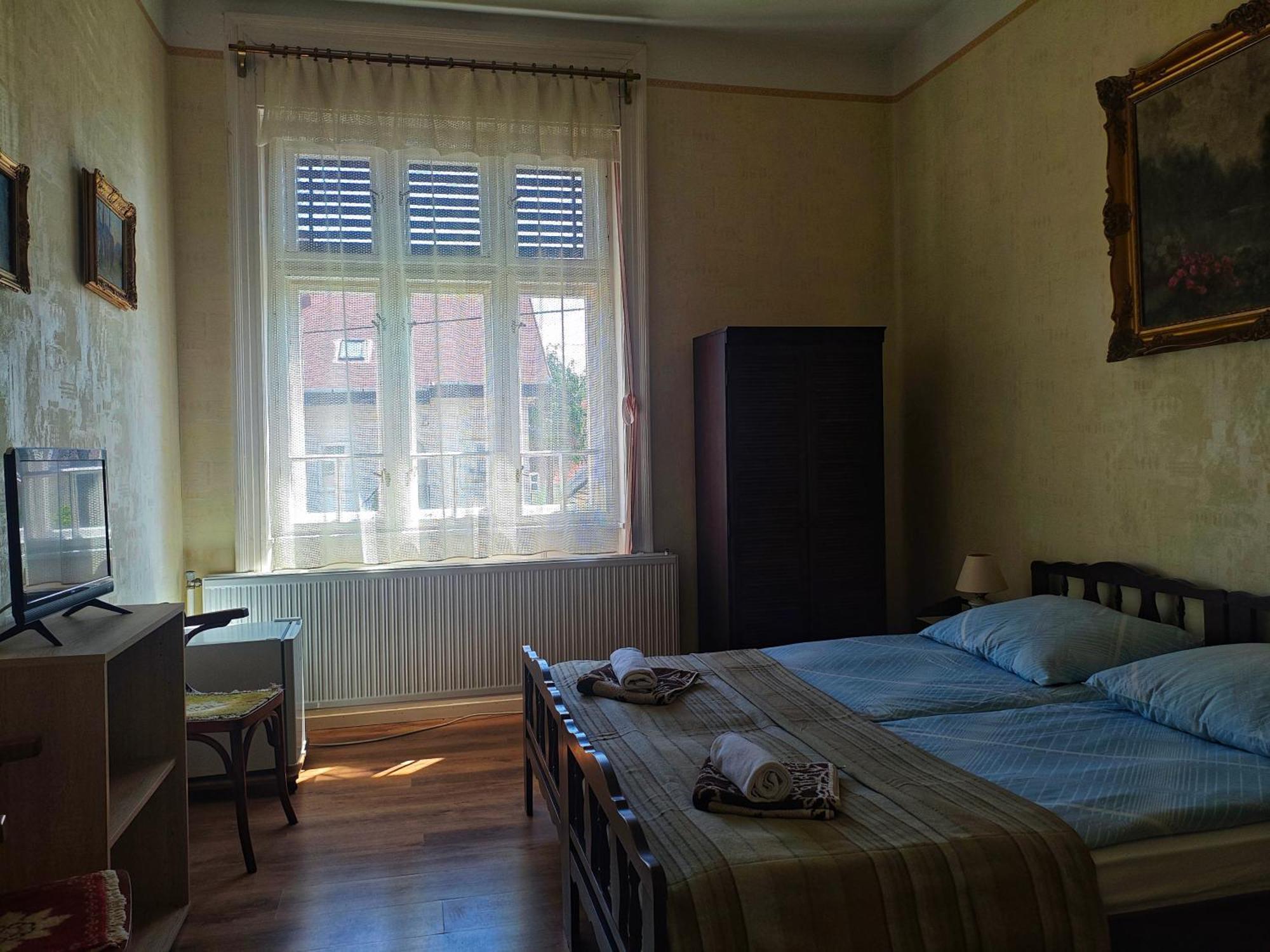 Illes Vendeghaz Hotel Keszthely Exterior photo